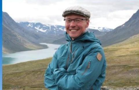 Kuvassa kirjailija Harri Ahonen.