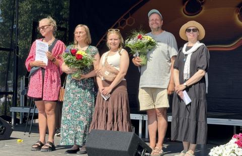 Palkitsemistilaisuus Raahen Meripäivien ohjelmalavalla.