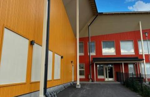 Kuvassa Vihannin nuorisotilan Olkkarin sisäänkänti.