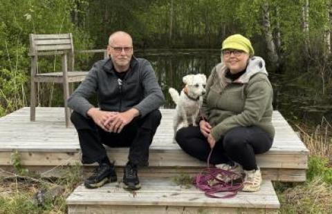 Jarkko, Päivi ja Essi-koira.