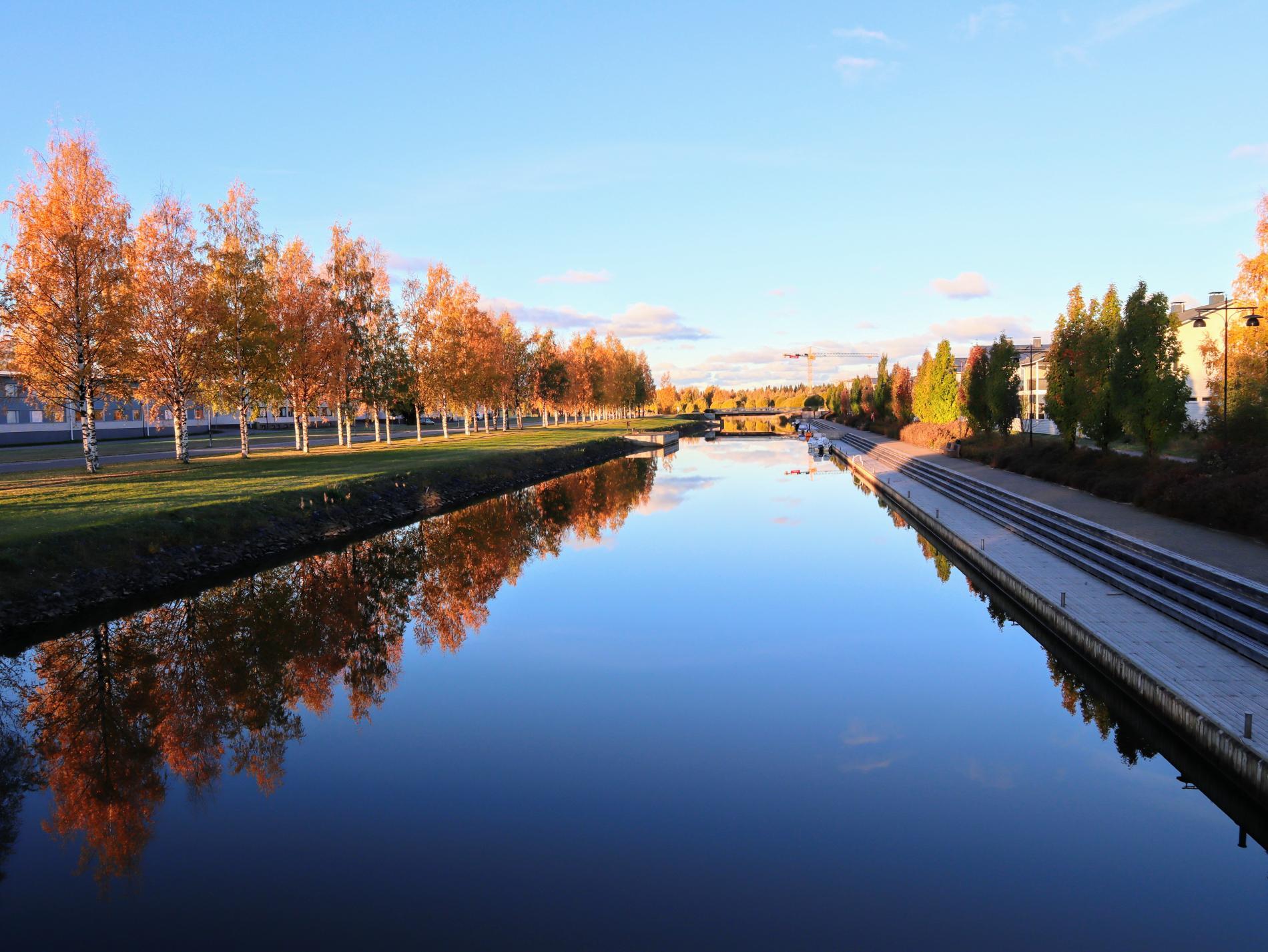 An autumnal landscape of Raahe, where the trees glow in the colors of fall.