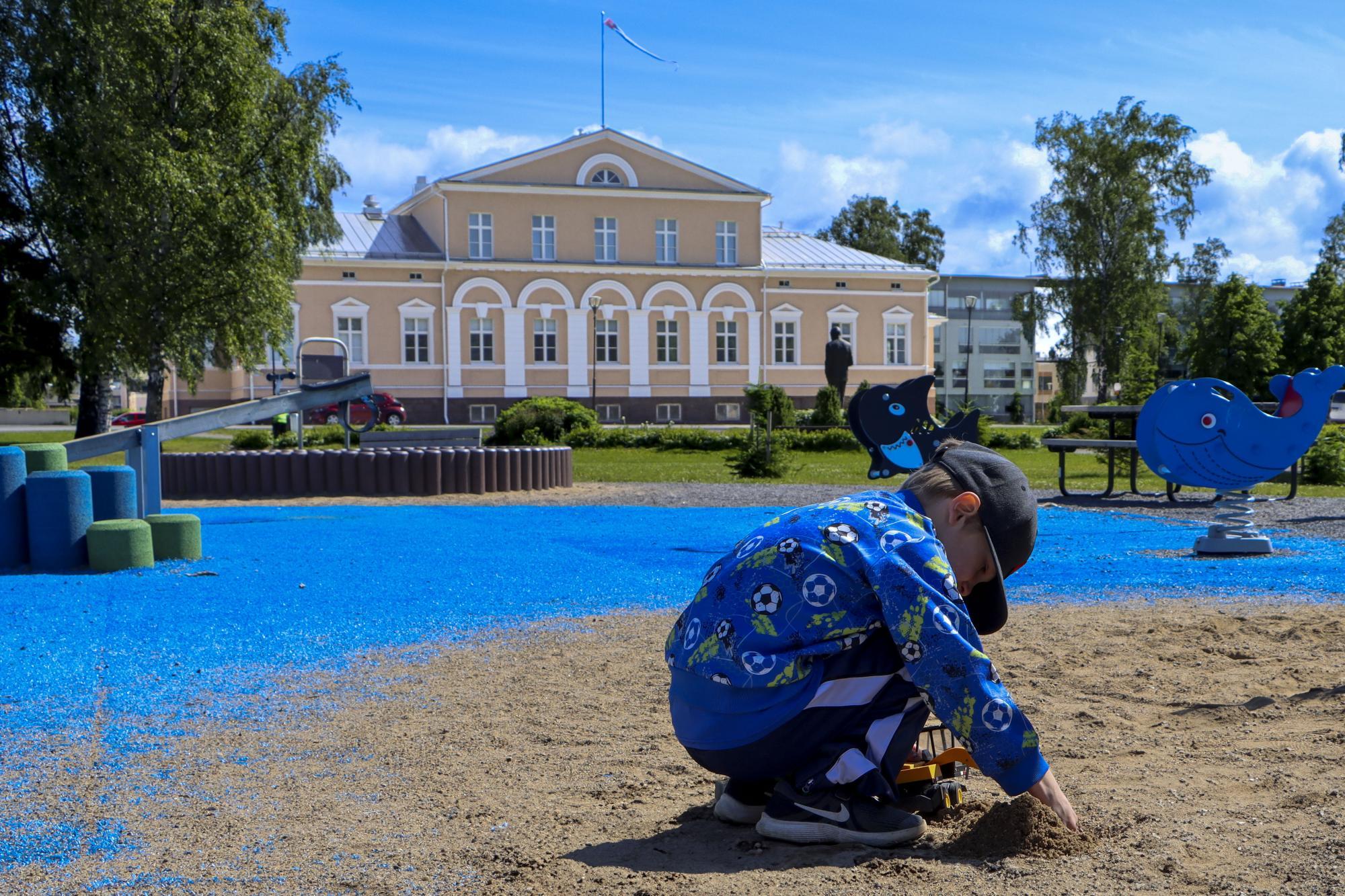 Rådhuset på sommaren.